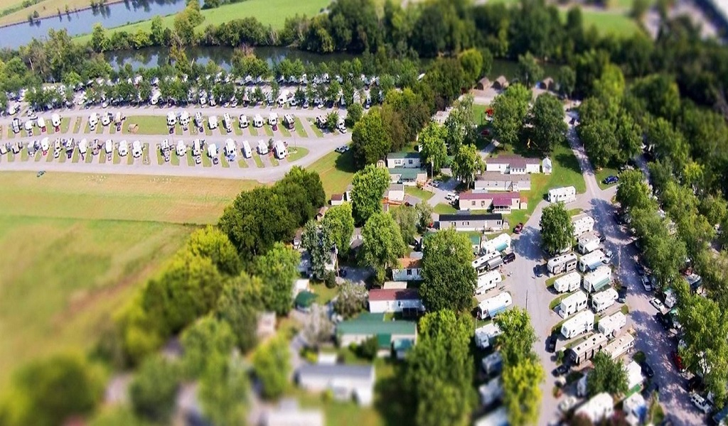 Riverside-RV-Park-1.webp • RV sites overlooking Douglas Lake at Anchor Down RV Resort in Dandridge, Tennessee.
