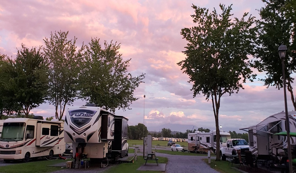 Riverside RV Park & Resort • Sevierville, TN 3 Riverside RV Park Sevierville TN
